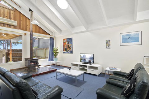 Black Dolphin Waterfront Townhouse - Bay Views - e-Seniors 1