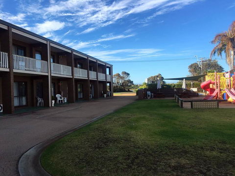 Black Swan Motor Inn - e-Seniors 2