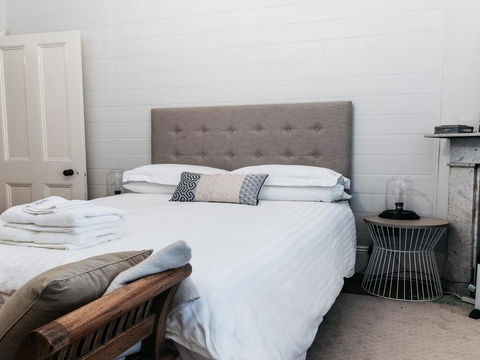 Blake House - Iconic Coastal Homestead - e-Seniors 2