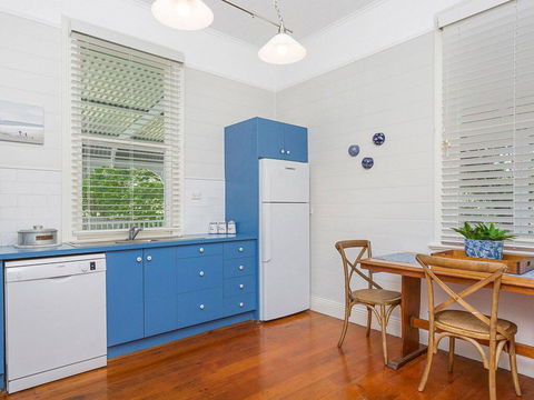 Blake House - Iconic Coastal Homestead - e-Seniors 3