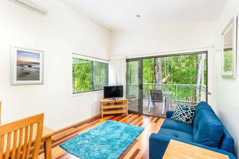 Bluewater 1 - Rainbow Shores, Amazing Location, Easy Walk To Beach, Pool, Aircon, Outdoor Spa - e-Seniors 1