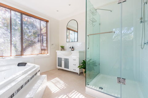 Bush Hideaway By The Beach - e-Seniors 2