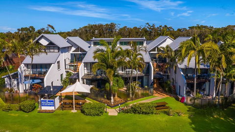 Byron Bay Beachfront Apartments - e-Seniors 0