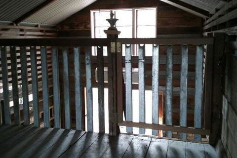 BYRON BAY'S HISTORIC BARNSTAY! - e-Seniors 3