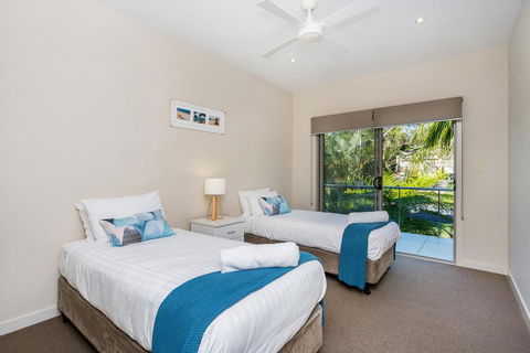 Byron Beach Style - e-Seniors 1