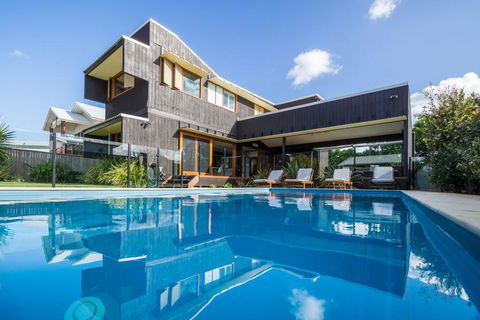 Byron Beausoleil - Belongil Beach - e-Seniors 0