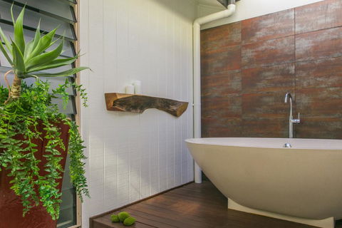 Byron Lakeside Holiday Apartments - e-Seniors 2