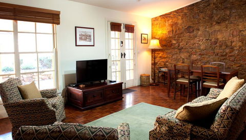 Byronsvale Vineyard And Accommodation - e-Seniors 0