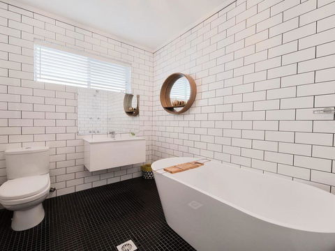 Callala Dreaming - Mid Century Beach House - e-Seniors 1