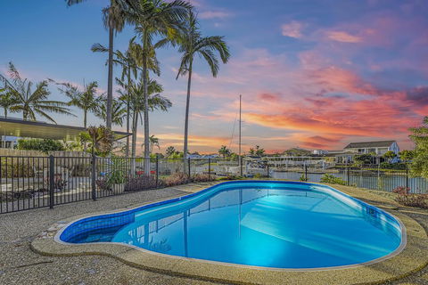 CANAL HOME NEAR MOOLOOLABA - e-Seniors 1