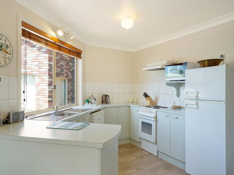 Captain's Quarters Bermagui - e-Seniors 1