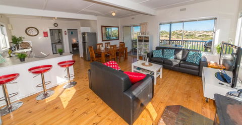 Carrickalinga SeaHaven: Coastal Escape-4BRM - 29 Riverview Drive - e-Seniors 0
