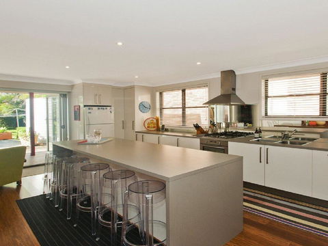 Casa Callala On King George - Well Appointed Home - e-Seniors 0