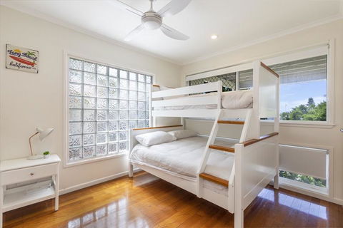 Casual Hamptons Living, Sunshine Beach - e-Seniors 1