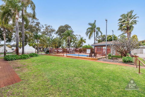 Central Caravan Park - e-Seniors 3