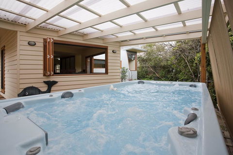 Charles Central Oasis 8 - e-Seniors 0