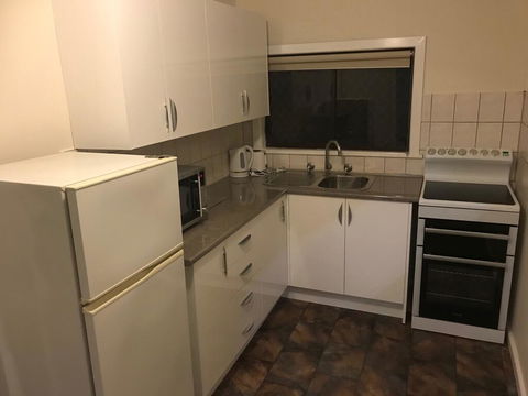 Charles Rasp Motor Inn & Cottages - e-Seniors 1