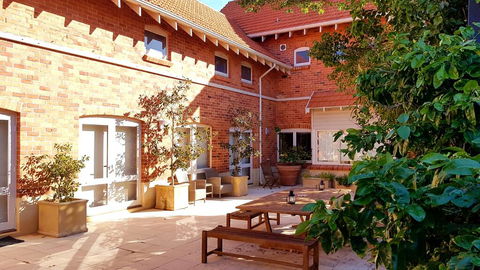 Chateau Cottesloe By The Beach - e-Seniors 0