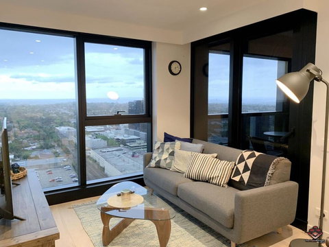 Chinos Room - e-Seniors 2