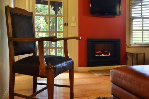 Circa Red London Daylesford - e-Seniors 0
