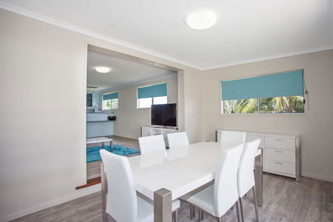 City Beach Holiday House - e-Seniors 1