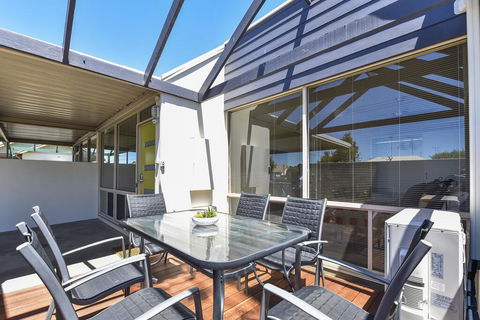 City Courtyard Apartment - e-Seniors 1