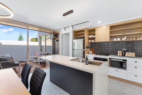 City Courtyard Apartment - e-Seniors 0