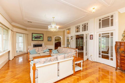 Classic 5 Beds Mt Dandenong Resort - e-Seniors 1