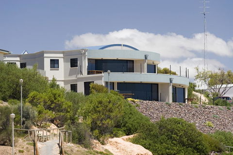Cliff House Beachfront Villas - e-Seniors 2