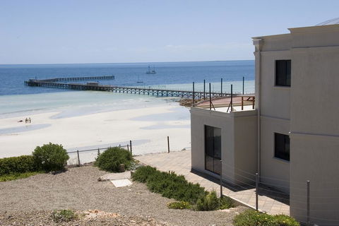 Cliff House Beachfront Villas - e-Seniors 0