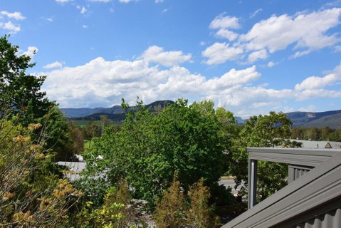 Cloudsong Chalet 2 - Close To The Village Centre! - e-Seniors 2