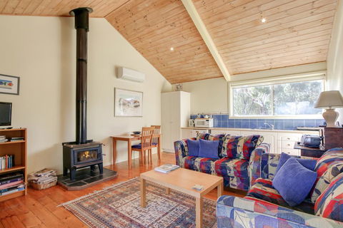 Clovelly Cottage - e-Seniors 2