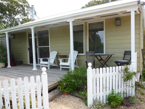Clovelly Cottage - e-Seniors 0