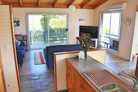 Cockatoo Cabin - e-Seniors 2