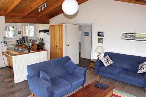 Cockatoo Cabin - e-Seniors 1