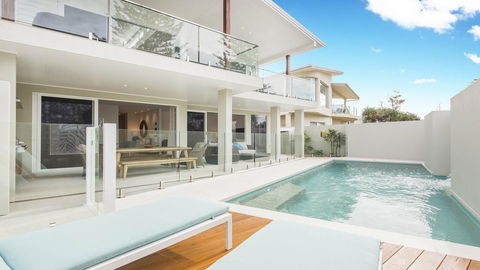 Coco De Mer Beach Villa - e-Seniors 3