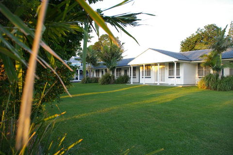 Colonial Court Motor Inn - e-Seniors 1