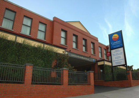Comfort Inn & Suites City Views - e-Seniors 0