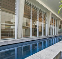Contemporary  central Sunshine Beach - e-Seniors