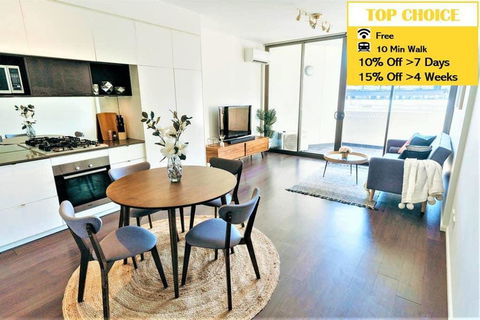 Convenient & Cozy 1BR Next To Mall. 10 Min To CBD - e-Seniors 0