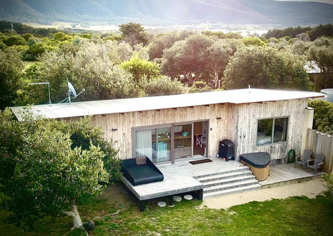 Coopers Ocean Cabin And Jacuzzi - e-Seniors 0