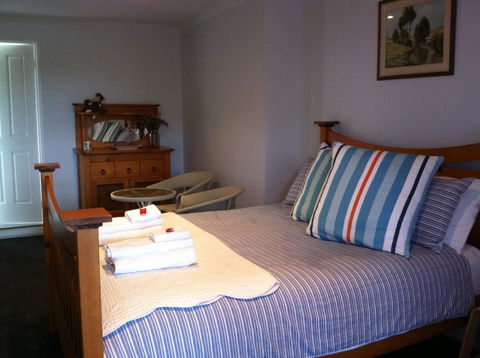 Corinella On The Esplanade Bed & Breakfast - e-Seniors 3