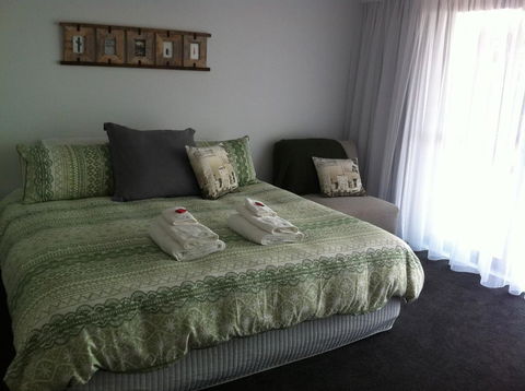 Corinella On The Esplanade Bed & Breakfast - e-Seniors 2