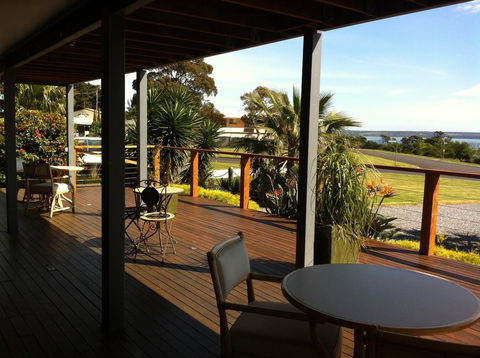 Corinella On The Esplanade Bed & Breakfast - e-Seniors 1