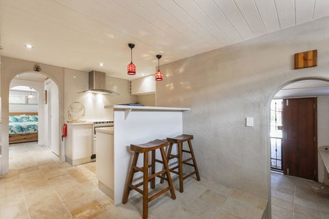 Cosy Hideaway, Sunshine Beach - e-Seniors 1