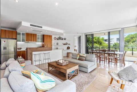 COTTON BEACH 94 - MID-FLOOR PENTHOUSE - e-Seniors 3