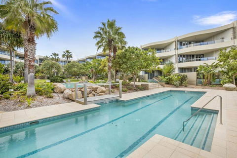 COTTON BEACH APARTMENT 33 WITH POOL VIEWS - e-Seniors 0