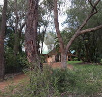 Country Retreat on 1 acre with pool hot tub surrounded by trees - e-Seniors
