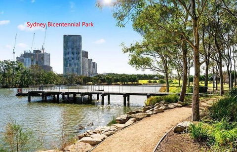Cozy Spacious Home In Sydney Olympic Park - e-Seniors 0