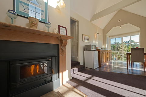 Crabtree Riverfront Cottages - e-Seniors 1